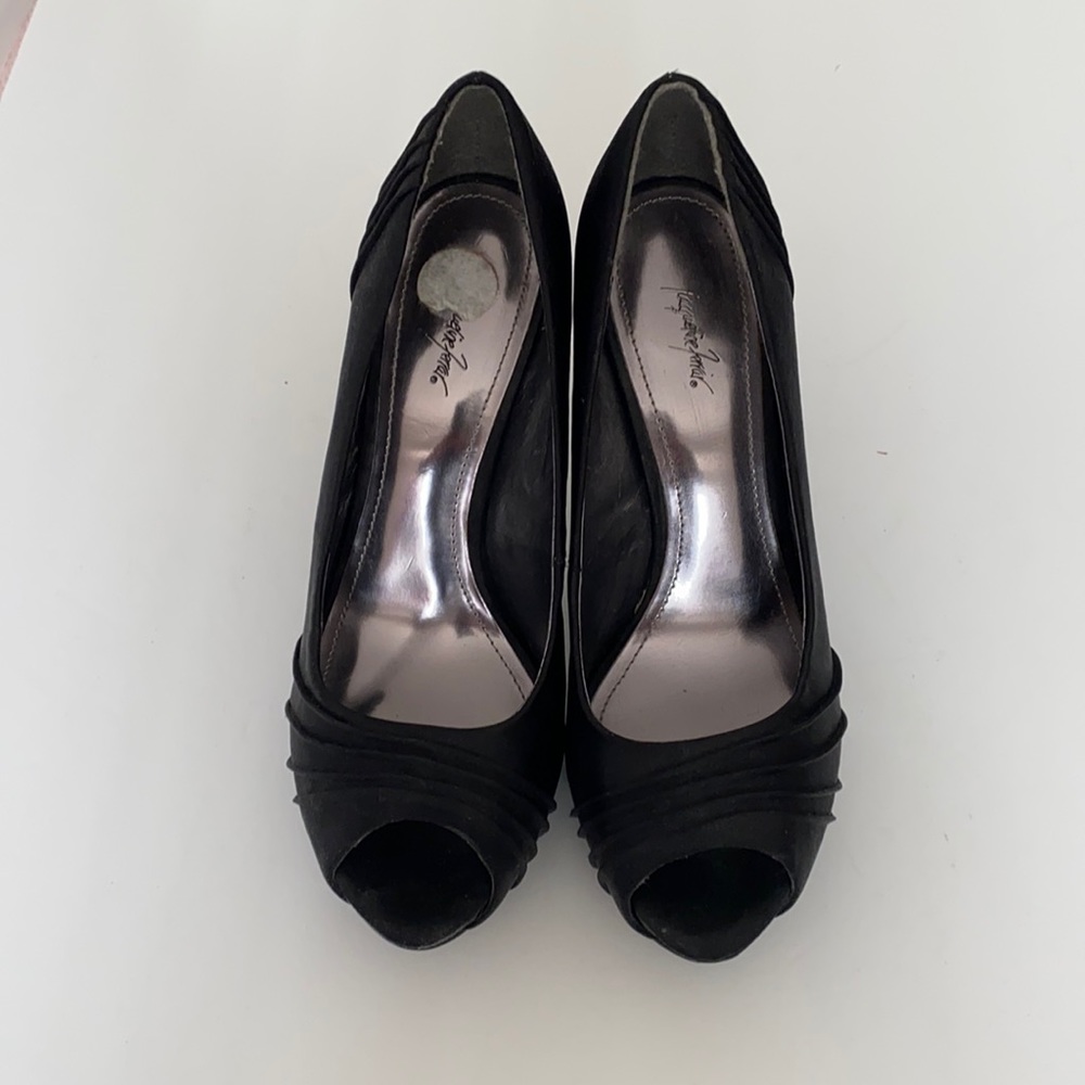 Jacqueline Ferrar black open toed heels